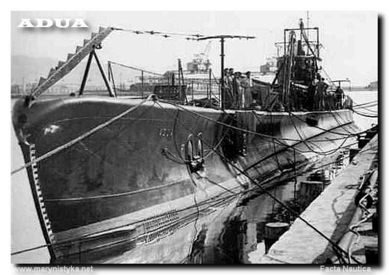 Okr�t podwodny ADUA podczas prac wyposa�eniowych w 1936 roku.
