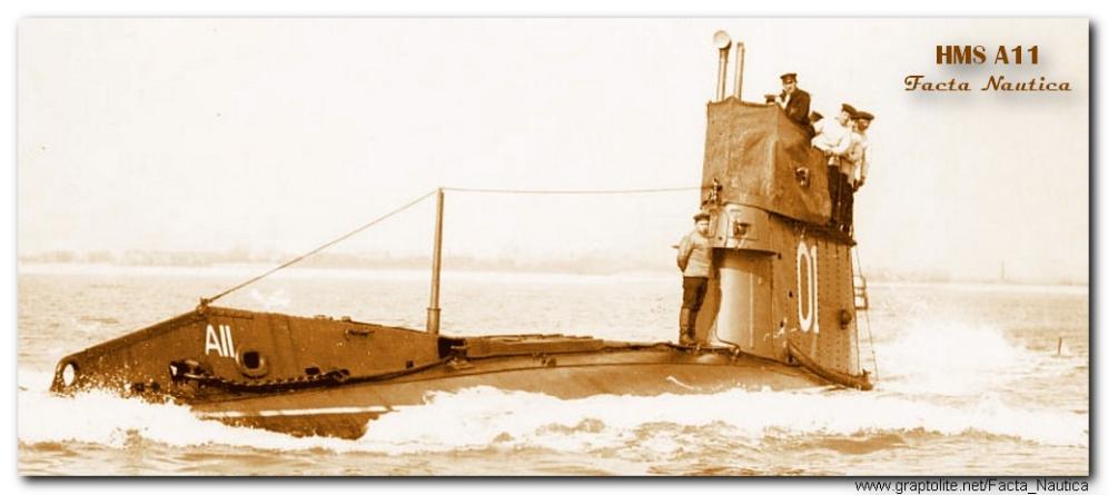 Brytyjski okr�t podwodny HMS A11 na wodach cie�niny Solent. The British submarine in the Solent.