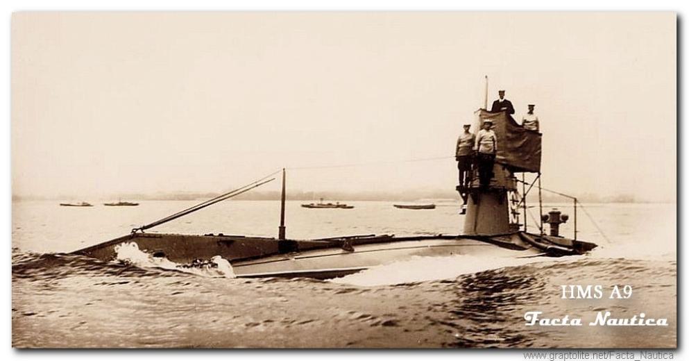 Brytyjski okr�t podwodny HMS A9. The British submarine HMS A9.