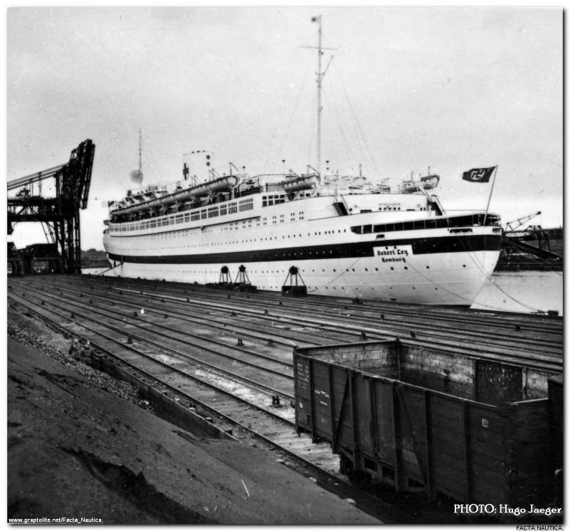 Statek wycieczkowy niemieckiej organizacji Kraft durch Freude jako statek szpitalny Kriegsmarine jesieni¹ 1939 roku w Gdyni.